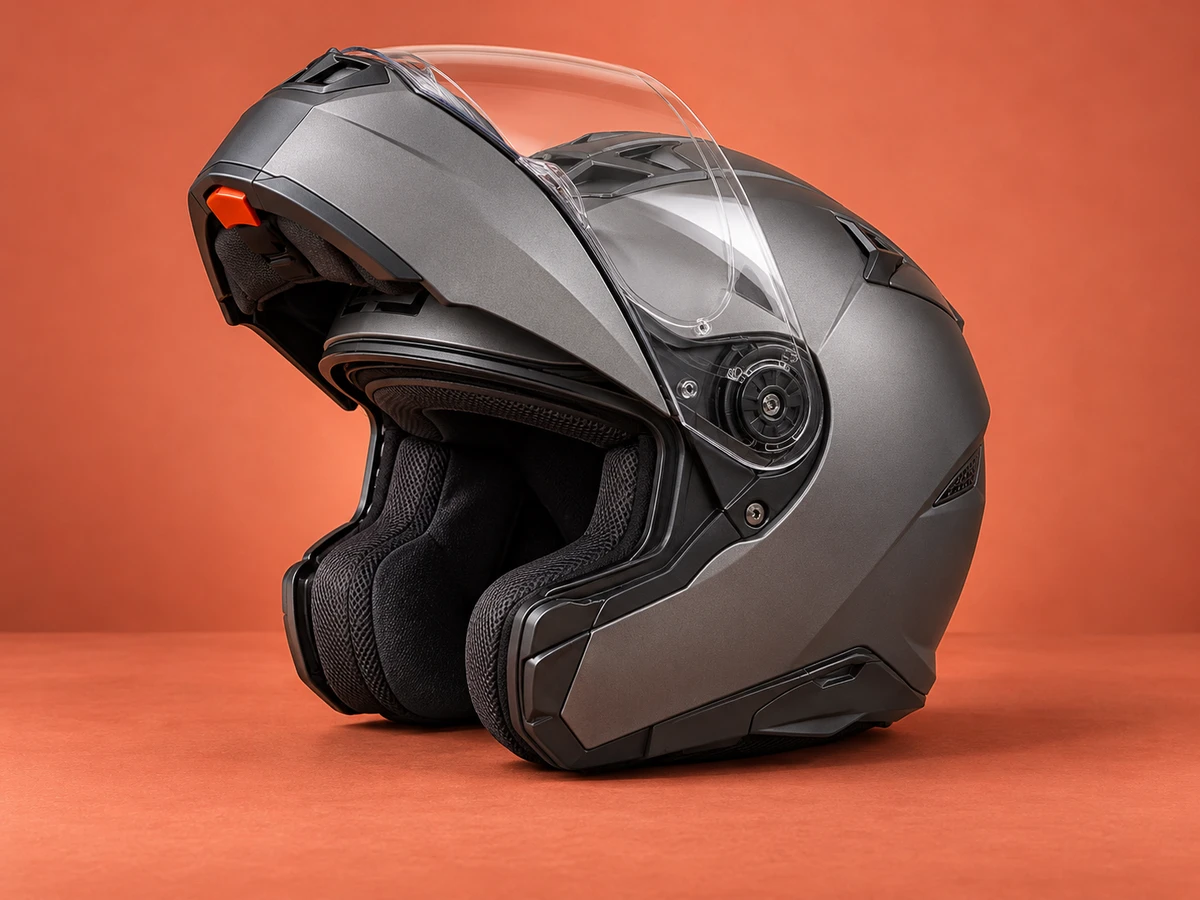 Casco abatible